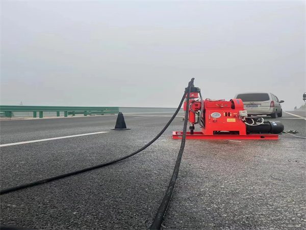 万冲镇马路路基路面开裂下沉注浆加固灌浆