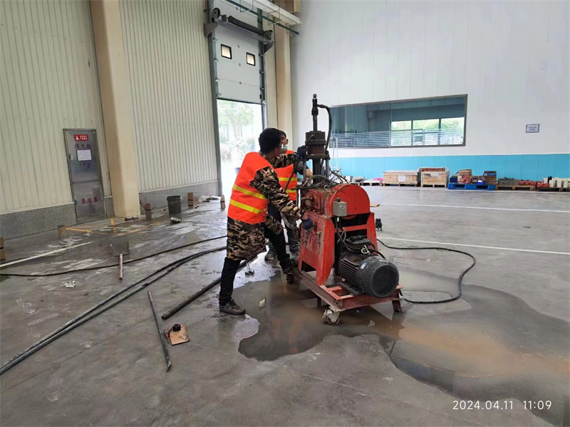 万冲镇厂房地面下沉塌陷注浆加固施工